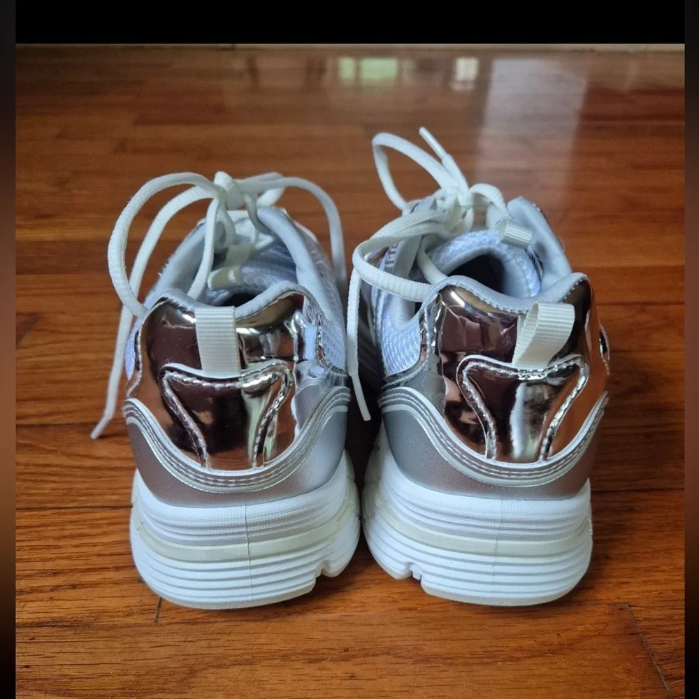 Madden Girl Women's White and Silver Sneakers, size 8.5